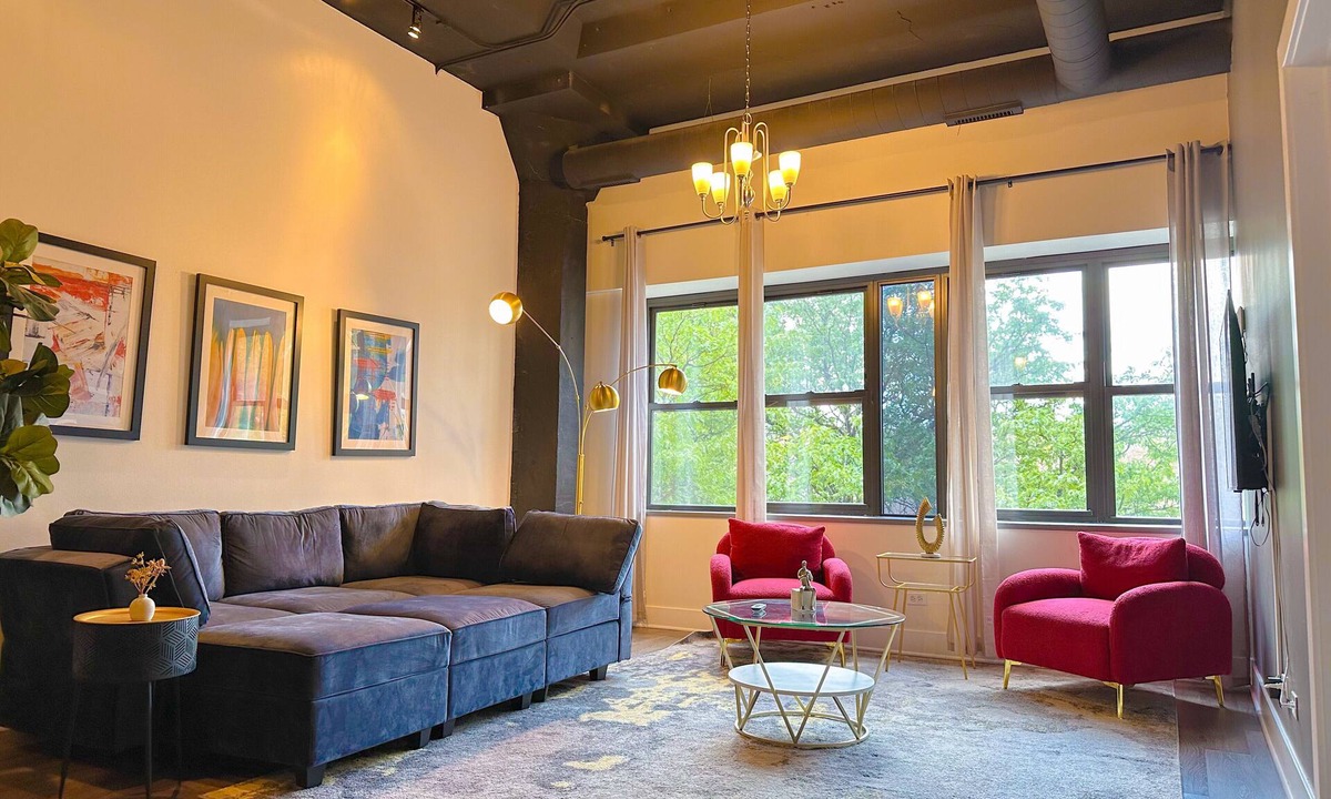 Near South Side Apartment | Spacious 3BR Suite South Loop Chicago Near McCormick Place & Soldier Field