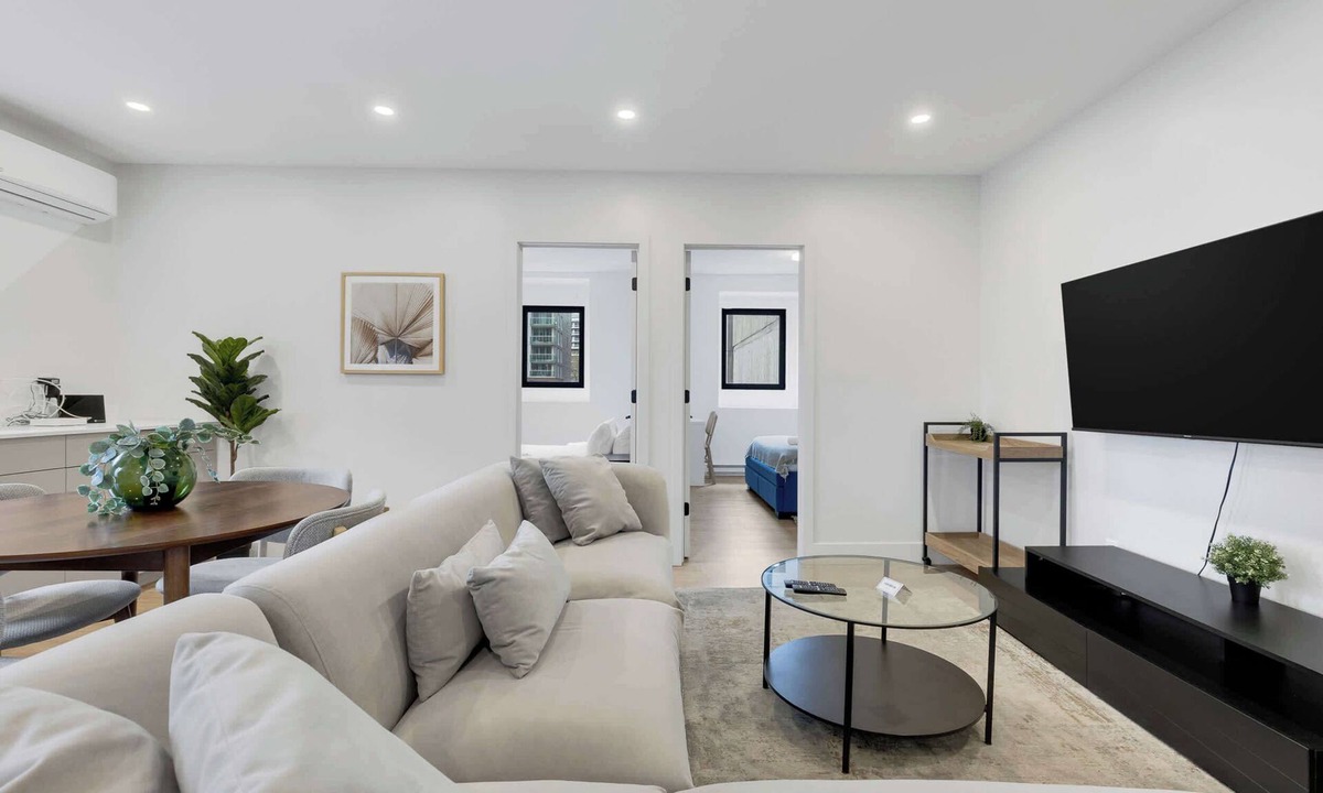 Griffintown Apartment | Spacious 3BR w/Large Terrace | Free Parking | Griffintown