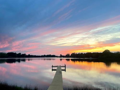 Locustville House | Spacious 3BR with Dock on Working Farm with Pool Table