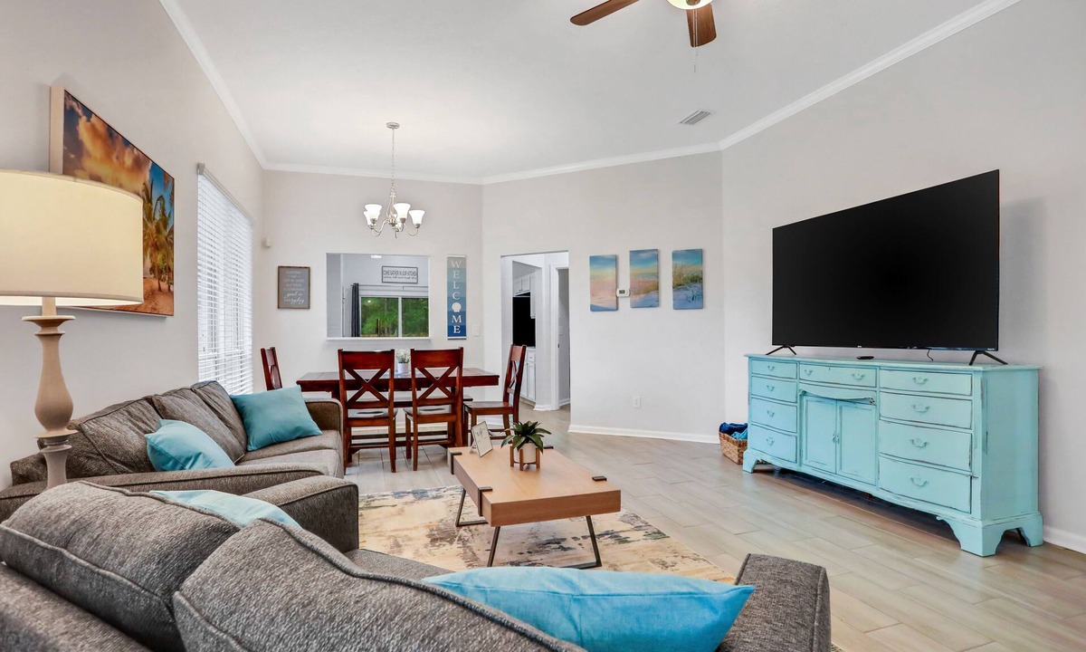 OakLeaf Plantation House | ~Spacious 4/2 in Oakleaf, pet friendly