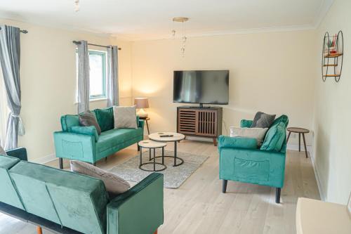 Hengoed House | Spacious 4 Bed 2 Bath House