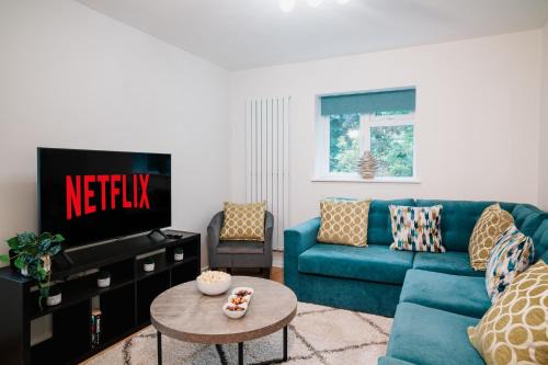 Harborne House | Spacious 4-bed Ample Parking Fast WiFi Contractor Family Friendly