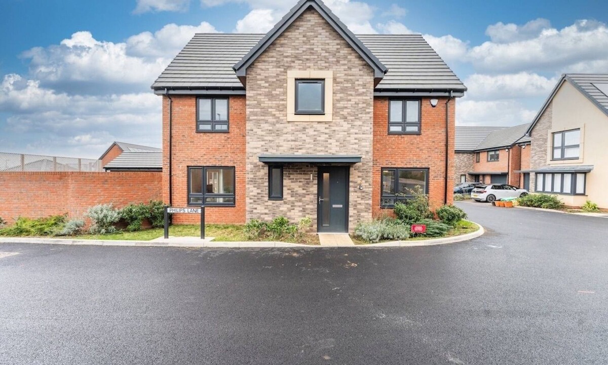Stoke Gifford House | Spacious 4-Bed house for 8 with Wifi & Parking