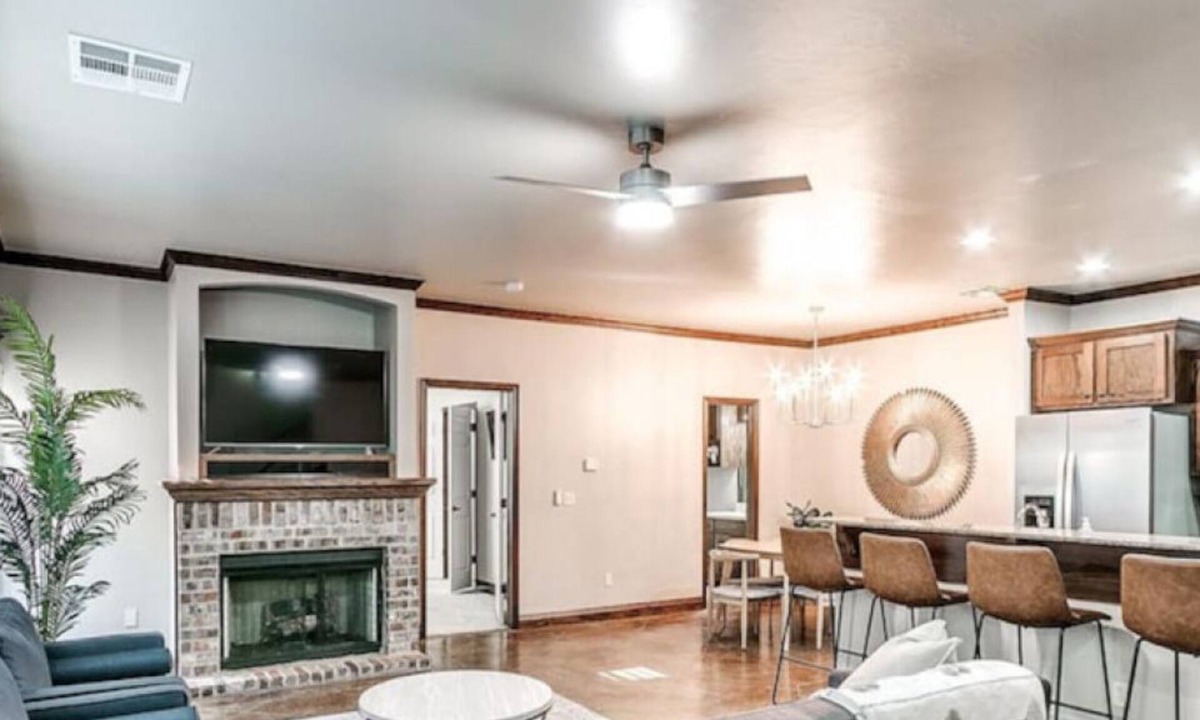 Central Oklahoma City House | Spacious 4 Bed House With King Bed & Playground
