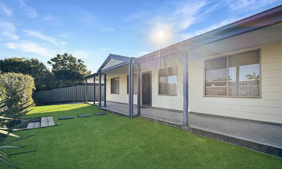 Broulee Apartment | Spacious 4-Bed Home 2-Min to the Beach