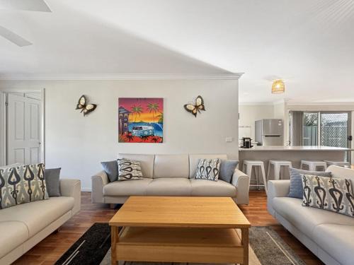 Broulee House | Spacious 4-Bed Home 2-Min to the Beach