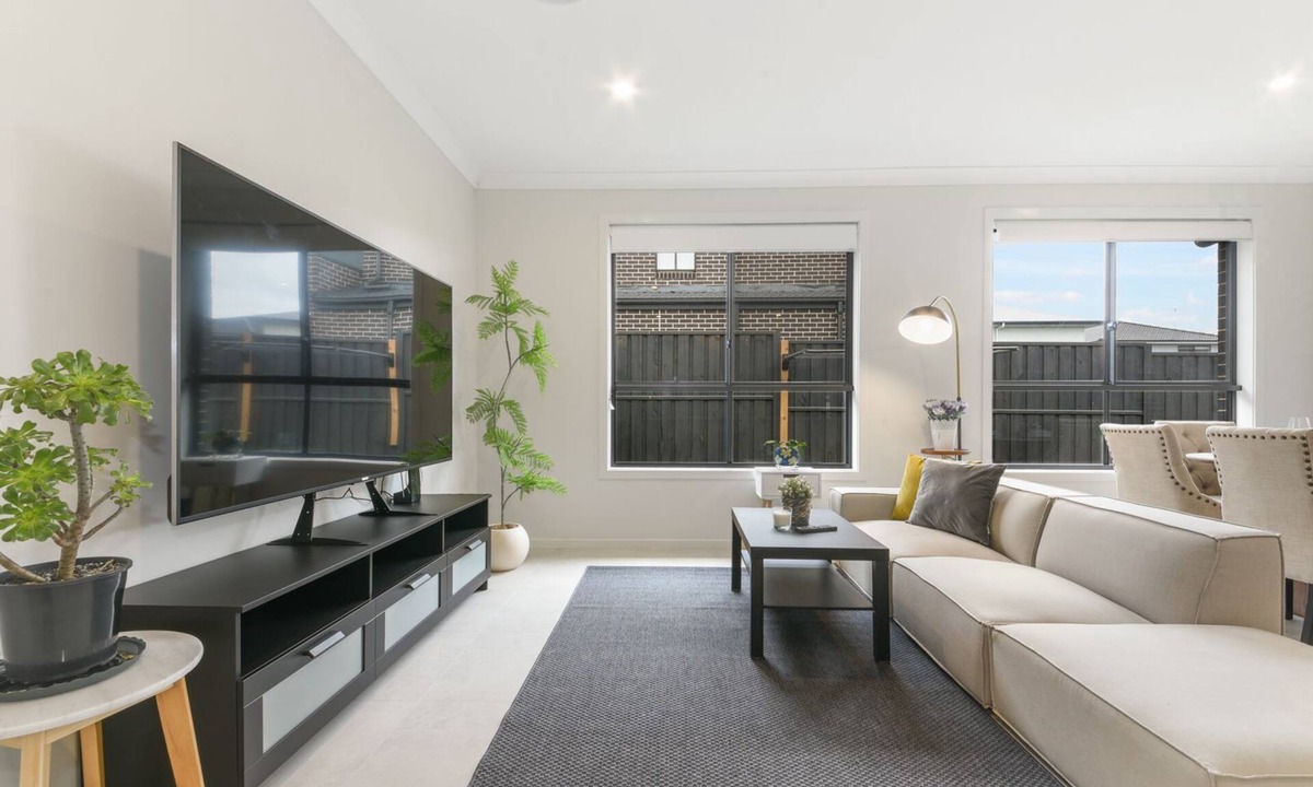Box Hill House | Spacious 4-Bed Home Near Rouse Hill & Attractions