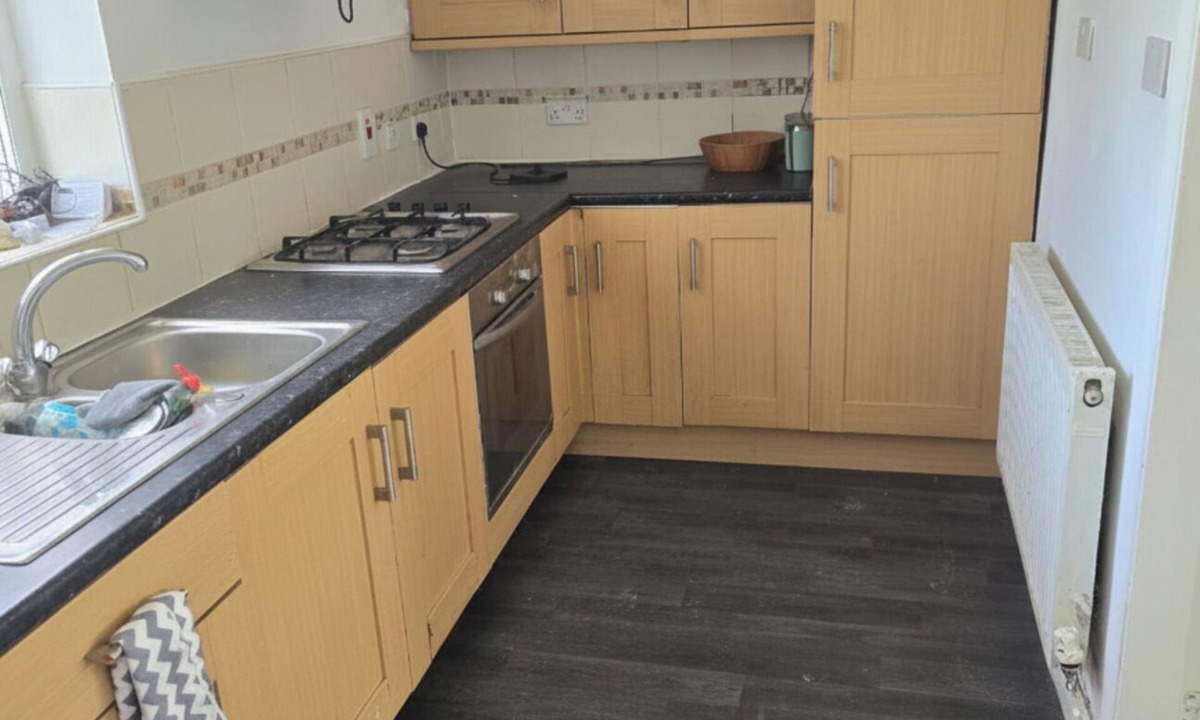 Dudley House | Spacious 4 Bed Home with Memory Foam Mattresses!