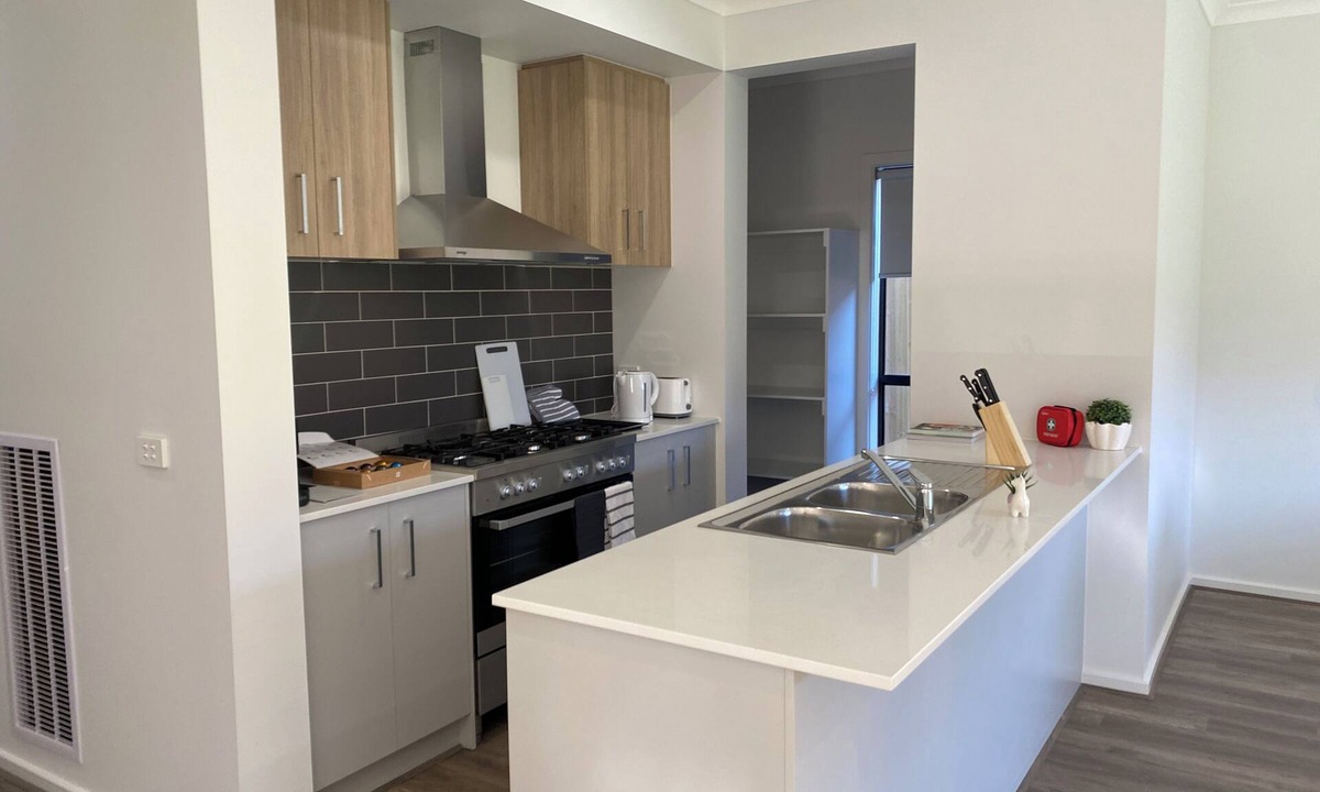 Werribee House | Spacious 4-bed House in Werribee