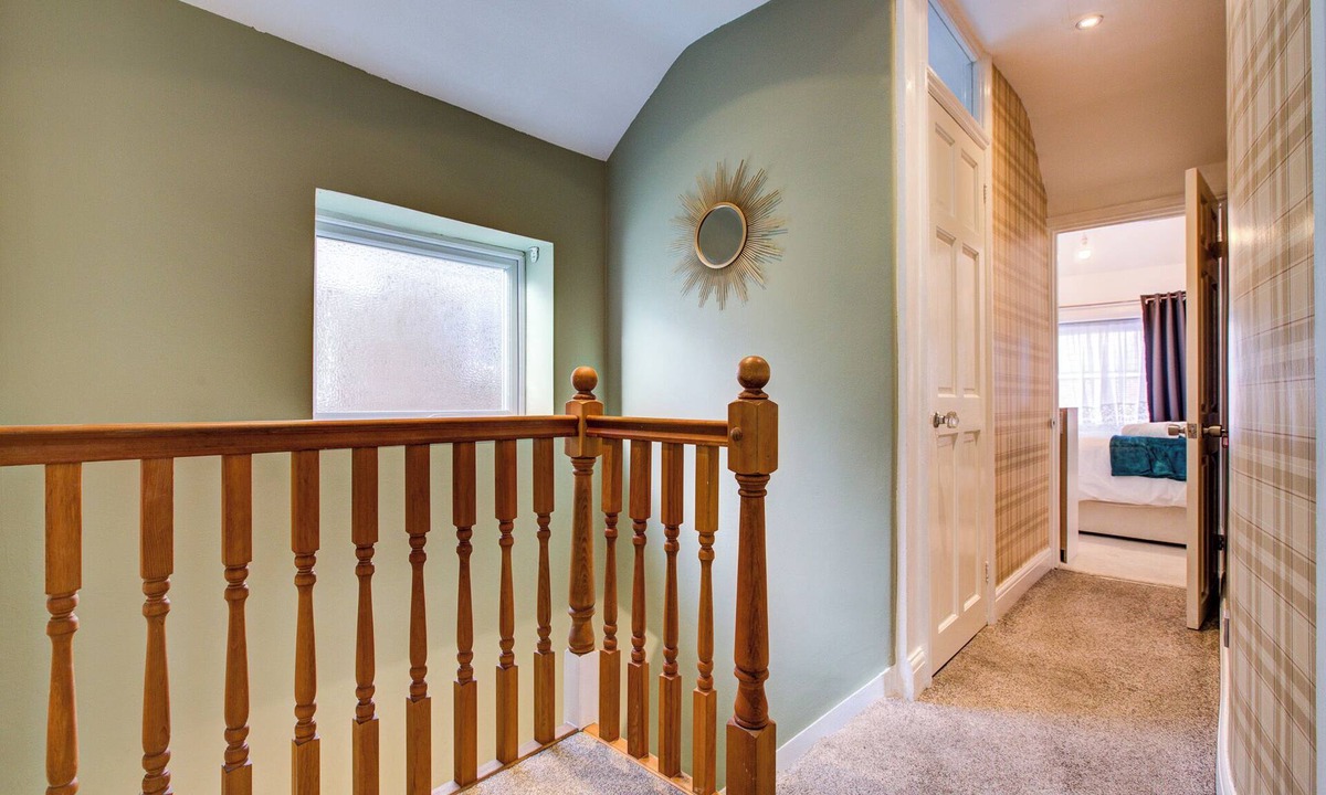 Welling Apartment | Spacious 4-Bed House in Welling - Free parking