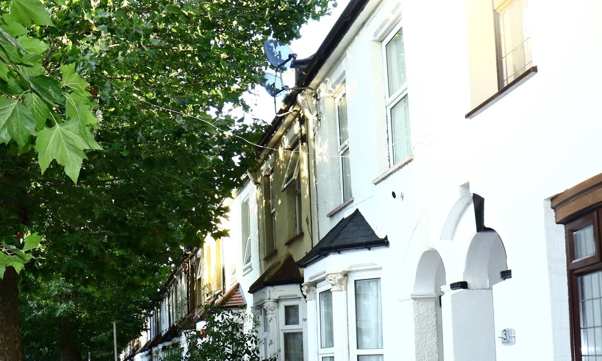 Lower Edmonton House | Spacious 4-Bed House - Sleeps 5, Garden & Parking