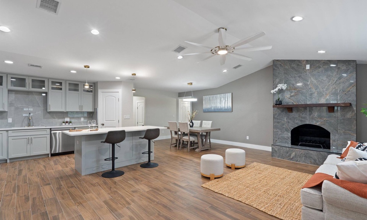 North Oaks Hillside House | Spacious 4 Bed I 3 Bath in Austin, Texas with Office and Fast Wi-Fi