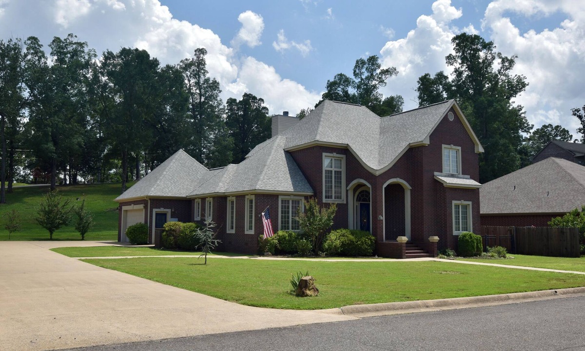Lake Hamilton House | Spacious 4 Bed Island House on Lake Hamilton with Boat Slip