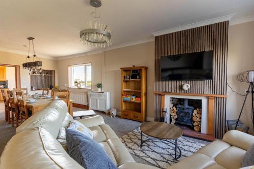 Mealsgate House | Spacious 4-Bed Lake District Getaway for Groups