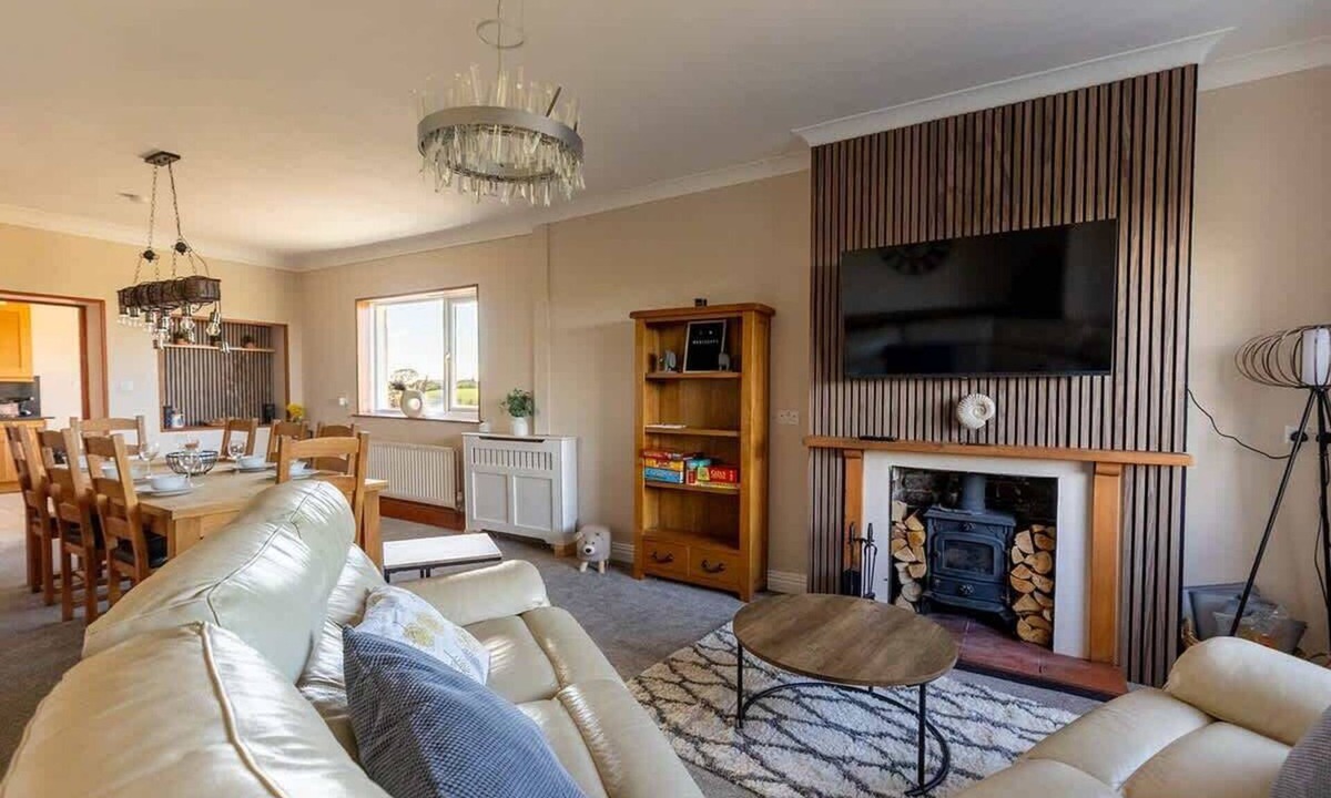 Mealsgate House | Spacious 4-Bed Lake District Getaway for Groups