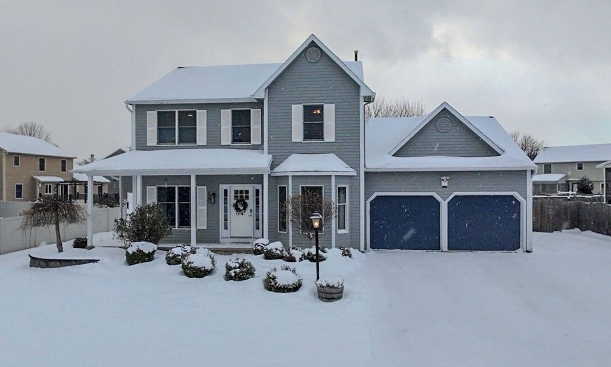 East Syracuse House | Spacious 4-bedroom house in serene East Syracuse with Hot Tub
