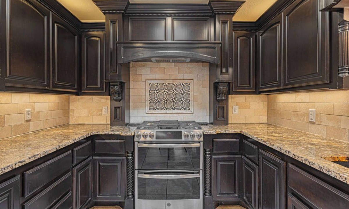 South Oklahoma City House | Spacious 4-bedroom House with a Pool, Hot Tub and a Large Backyard