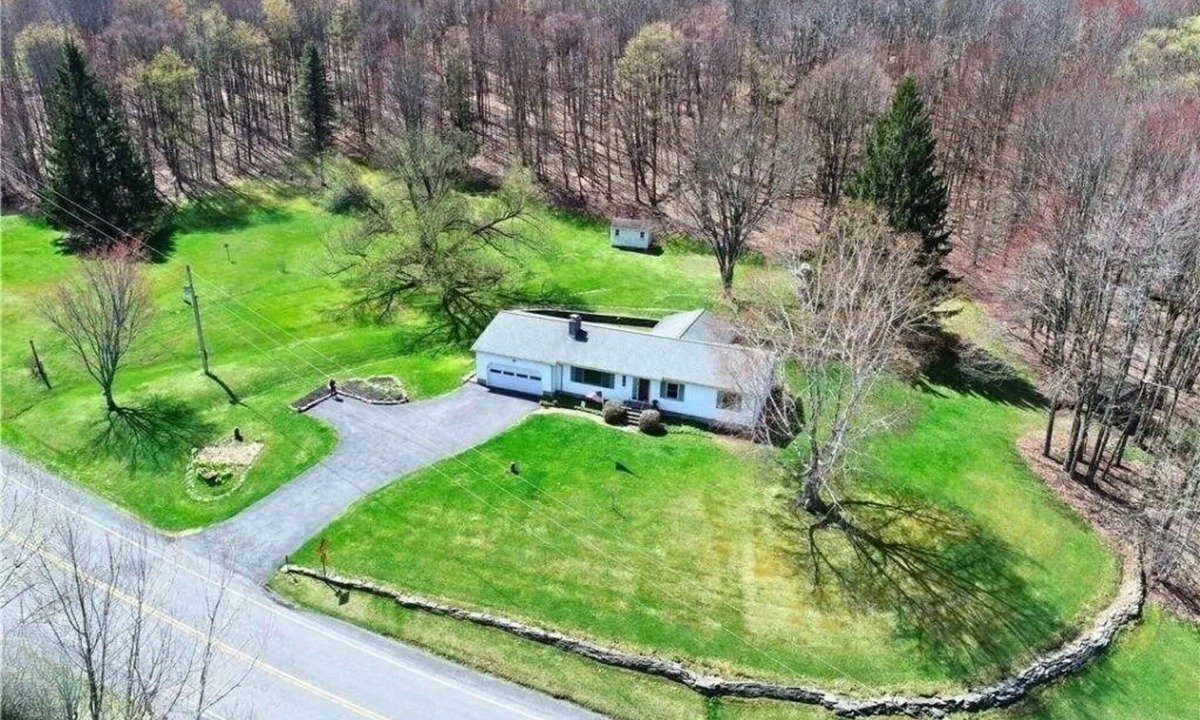 Delhi House | Spacious 4 Bedroom, 2.5 Bath in Catskills and Close to Oneonta/Cooperstown
