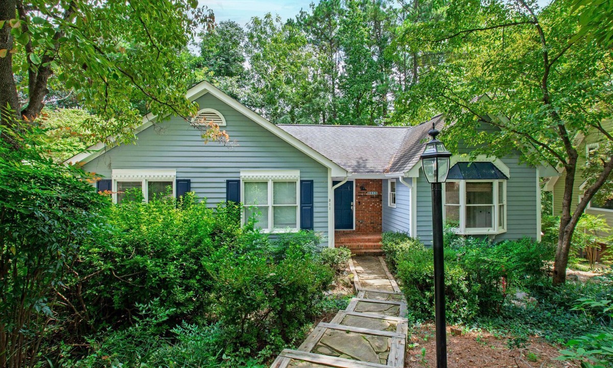 Carrboro House | Spacious 4- bedroom 3-bath house in marvelous Carrboro, NC!