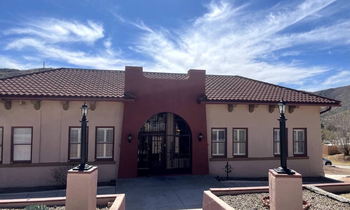 Bisbee Apartment | Spacious 4-bedroom apartment with AC, WiFi in charming Bisbee