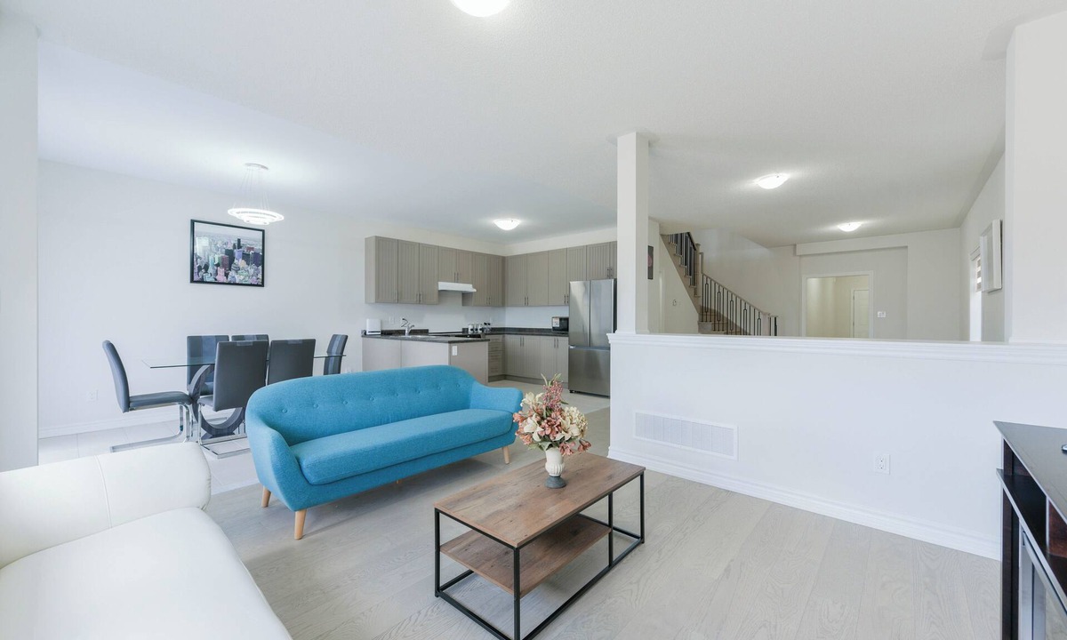 Thorold House | Spacious 4-bedroom Detached house for 10 Guests near Falls, Thorold