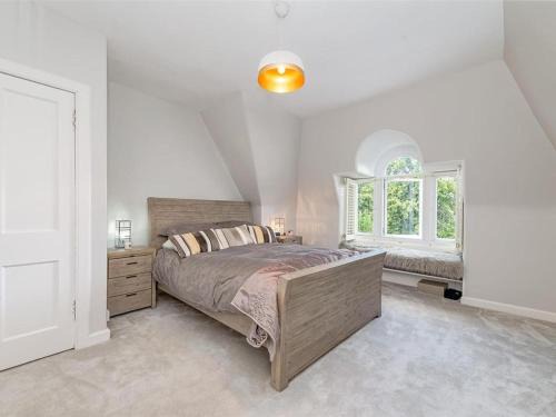 Stirling Apartment | Spacious 4 Bedroom Flat in Stirling