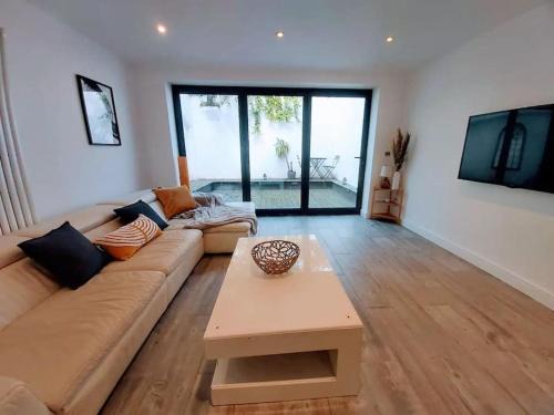 Whitnash House | Spacious 4 Bedroom House