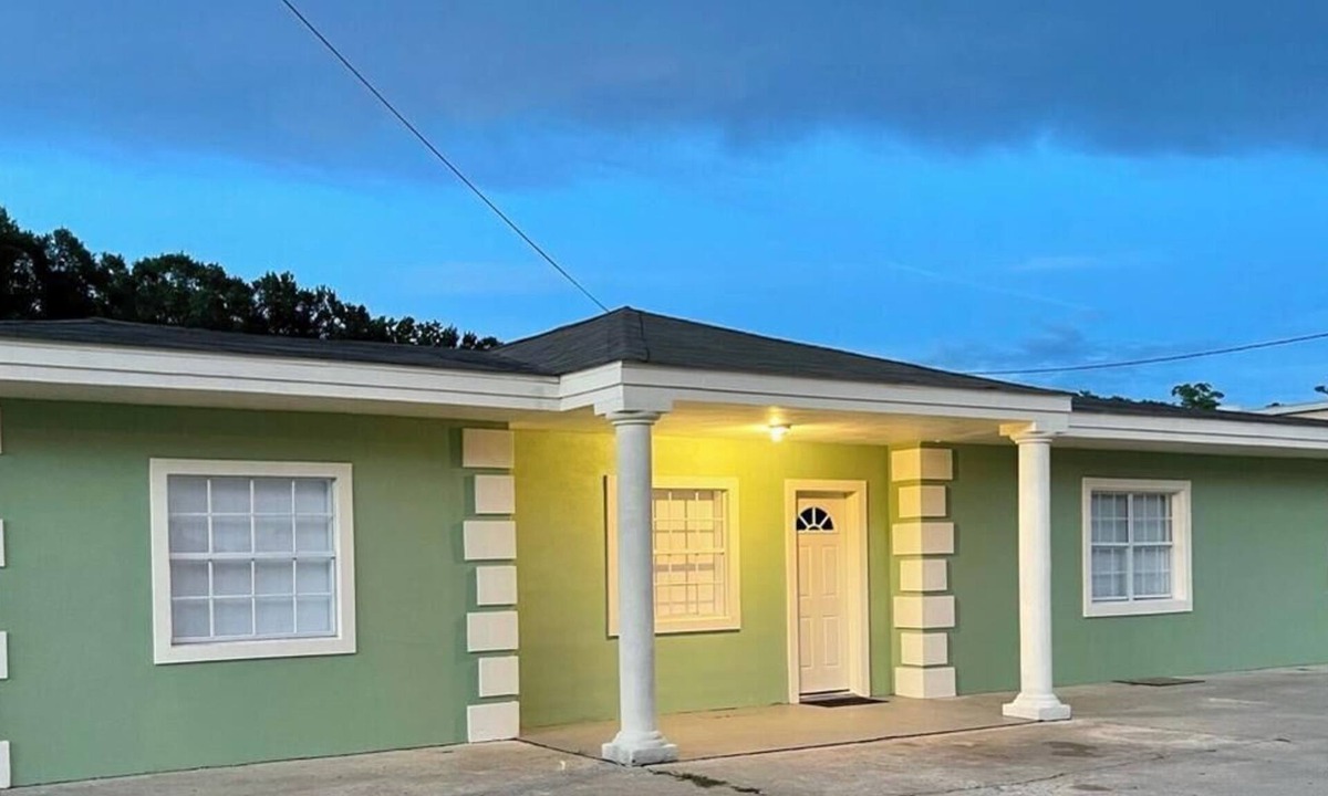 New Iberia House | Spacious 4-bedroom house in superb New Iberia location with AC