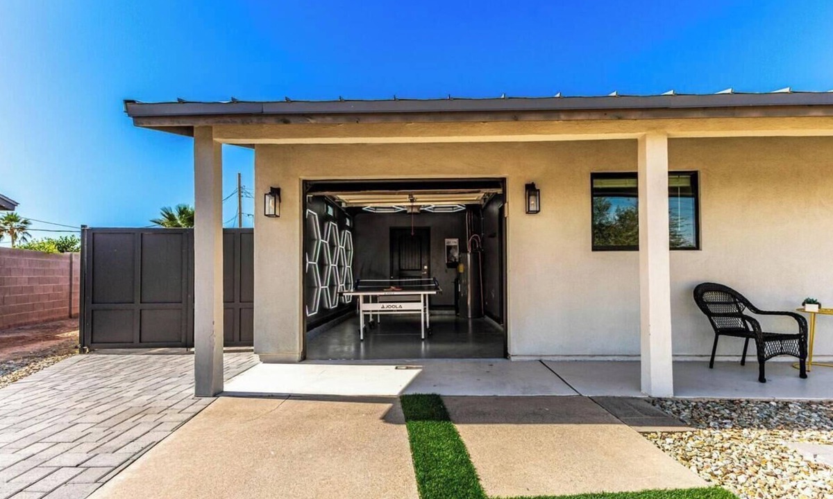 South Scottsdale House | Spacious 4-bedroom house in adorable Scottsdale with AC
