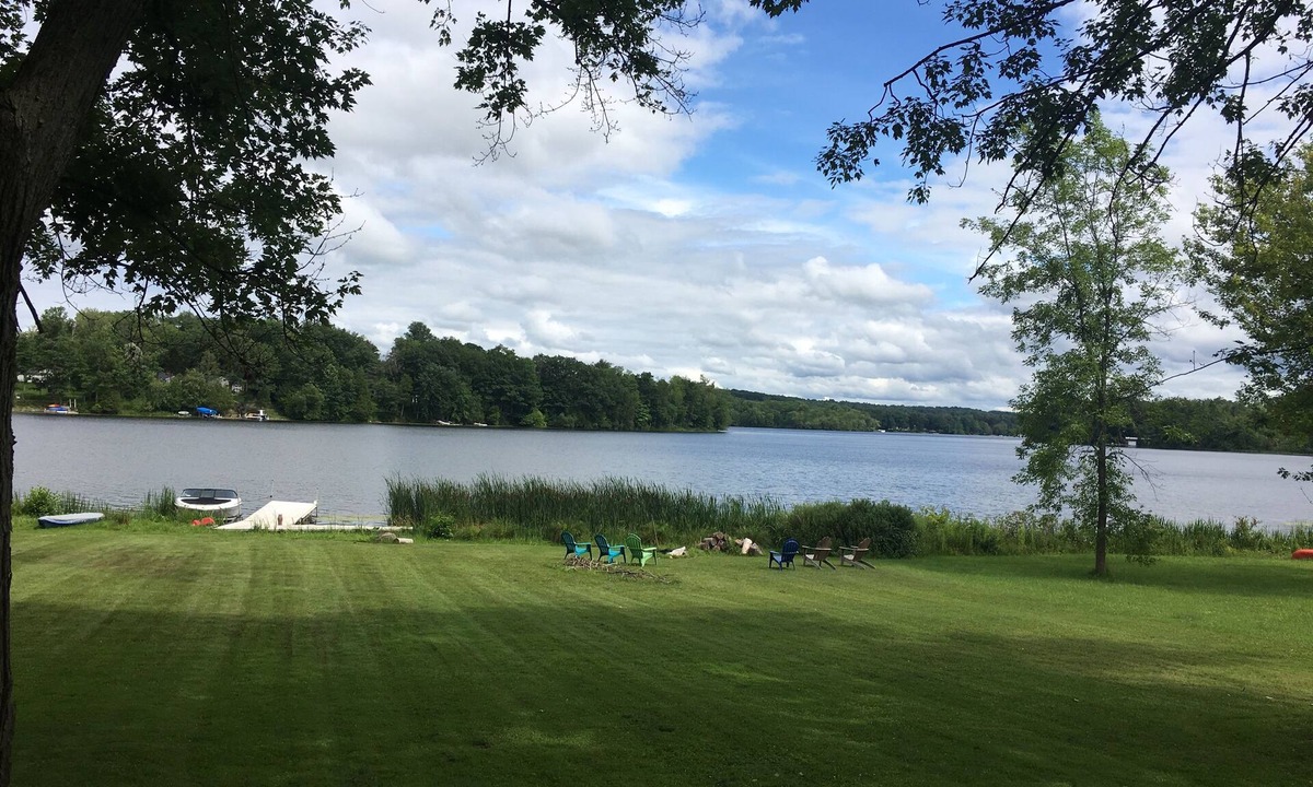 Cazenovia House | Spacious 4 bedroom house on lake