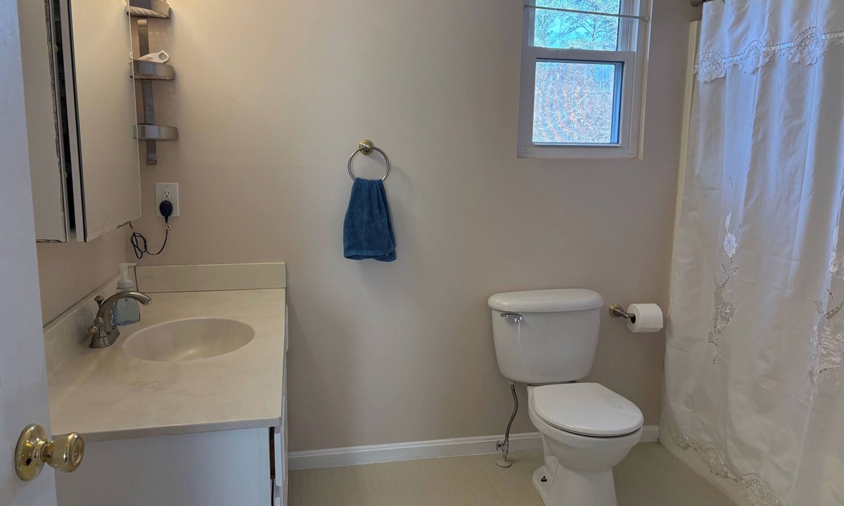 Parole House | Spacious 4-bedroom house with AC in Annapolis area