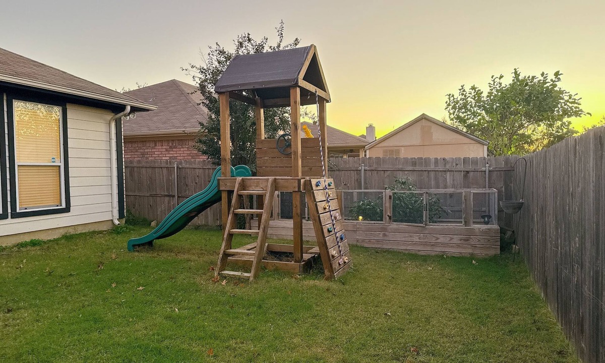 South Arlington House | Spacious 4-bedroom house in Mansfield. Extended Stay is welcomed