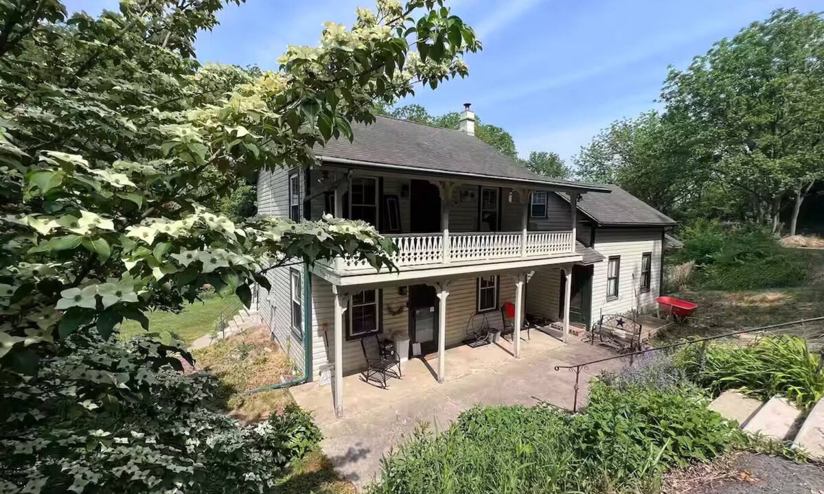 Robesonia House | Spacious 4-bedroom house in pleasant Robesonia with AC