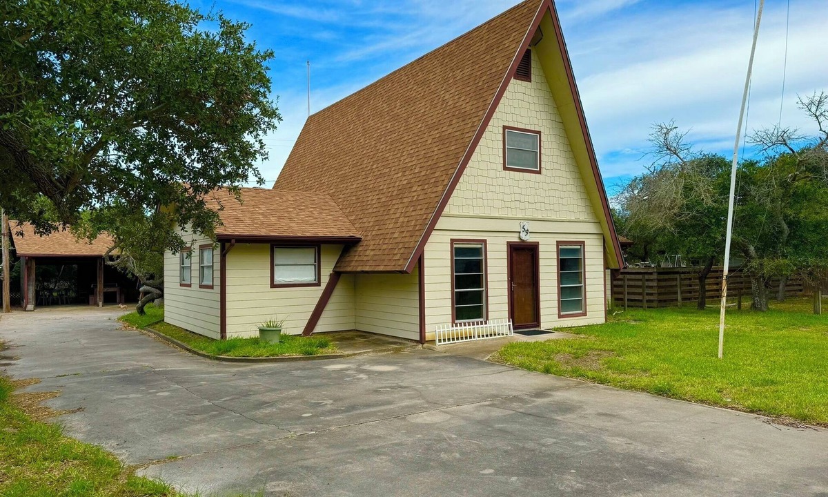 Rockport House | Spacious 4-bedroom house in charming Rockport with AC, WiFi BAR