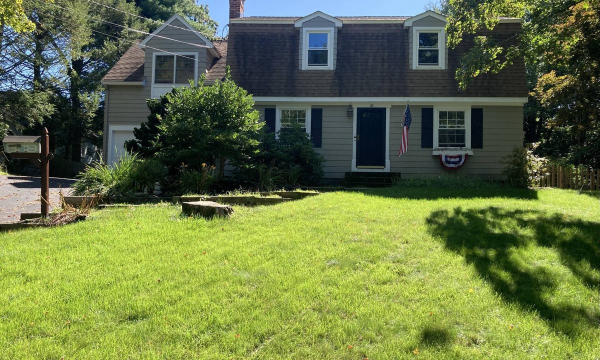 Westwood House | Spacious 4-bedroom house with AC near World Cup/Gillette Stadium