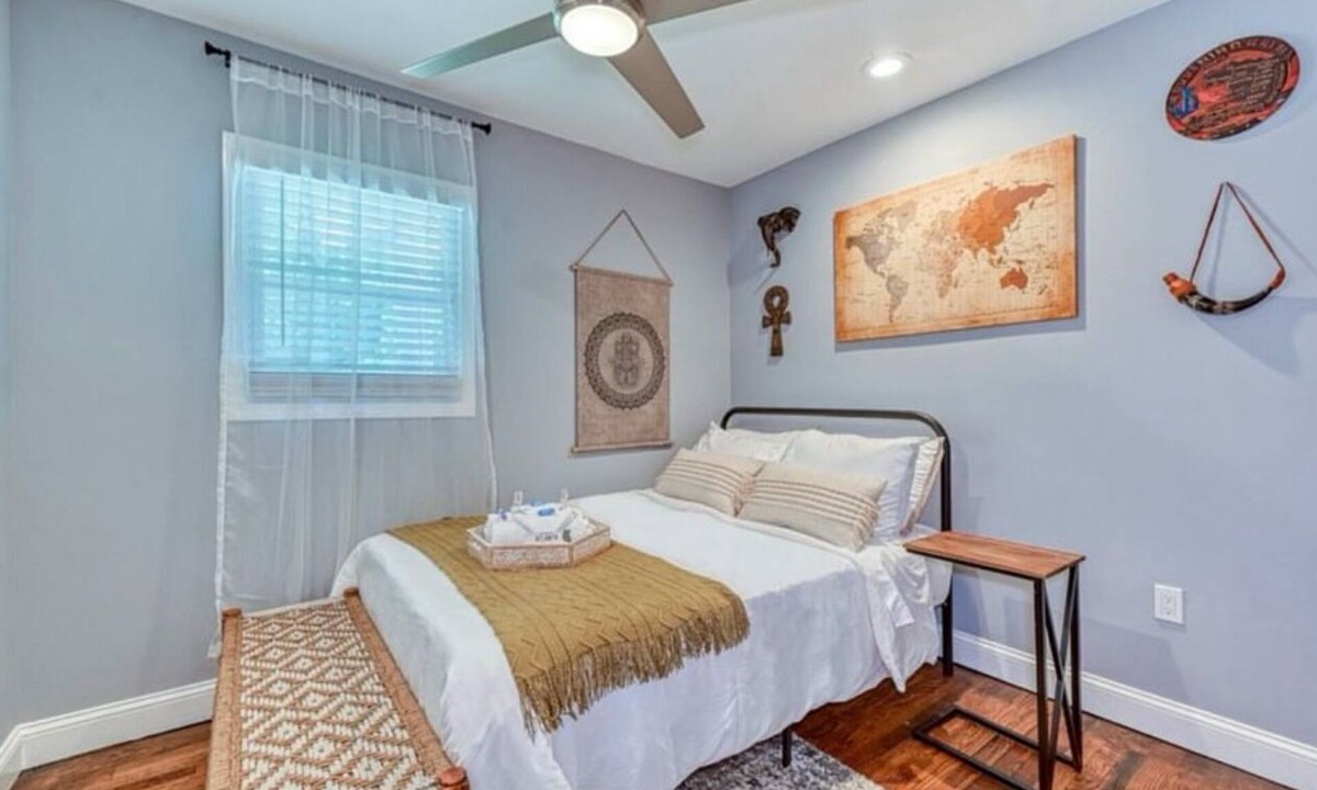 Southwestern House | Spacious 4-bedroom house in beautiful Atlanta with AC, WiFi -10min from airport