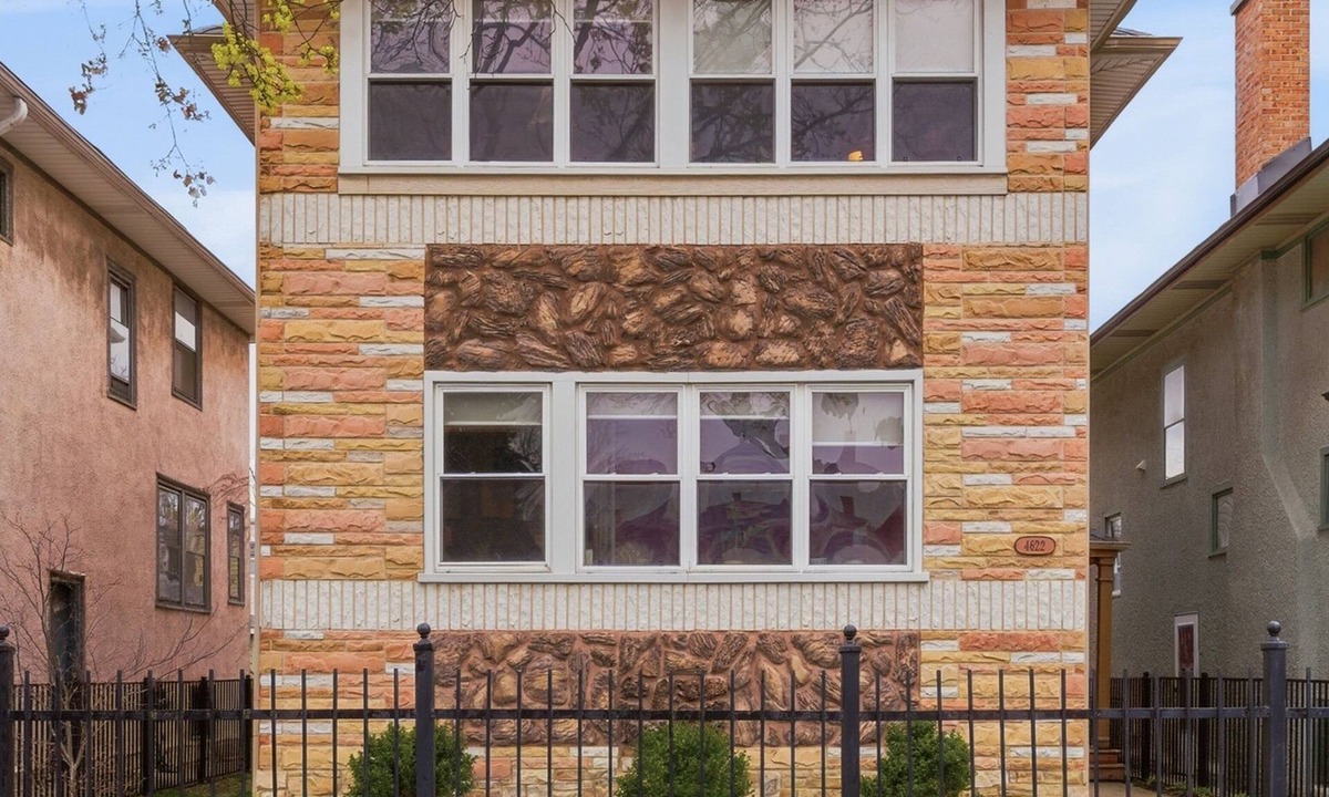 Albany Park House | Spacious 4-bedroom house in beautiful Chicago