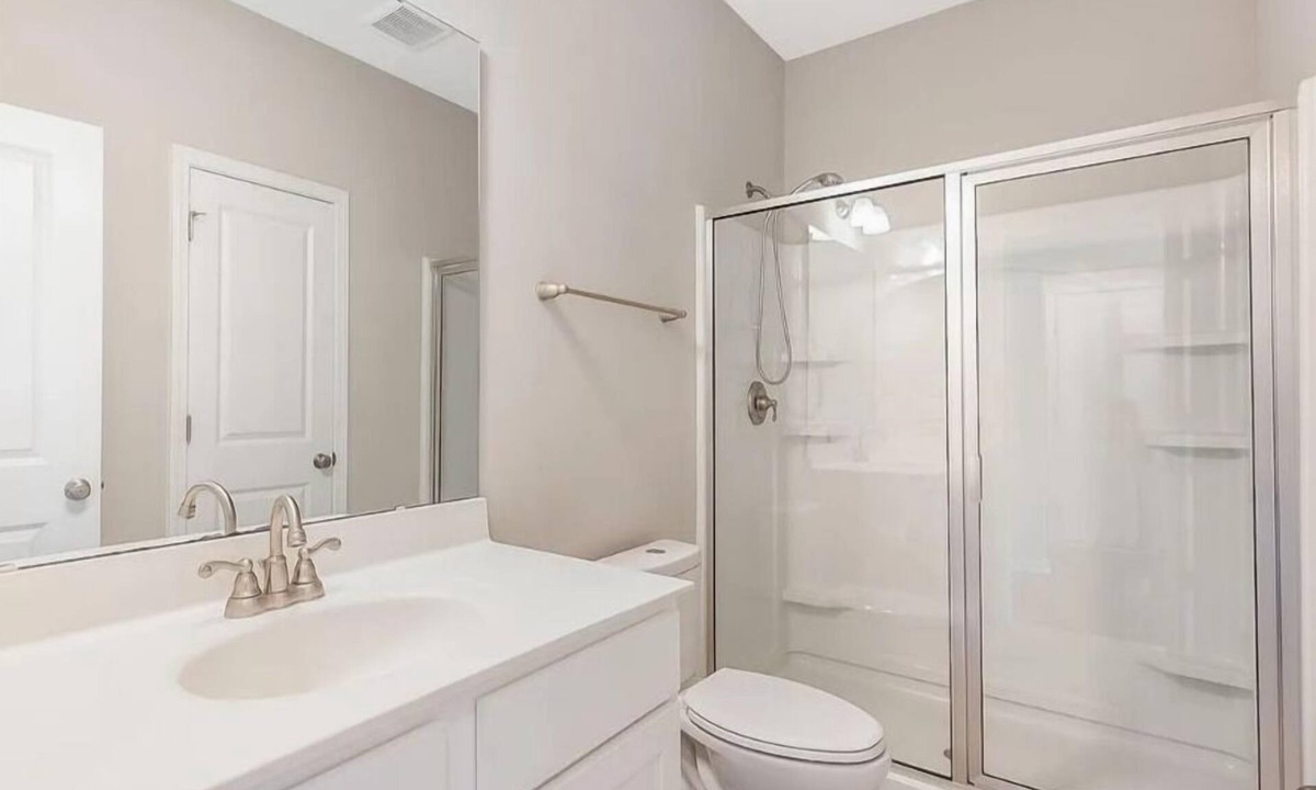 Clayton House | Spacious 4-bedroom house with AC and WiFi in tranquil Clayton