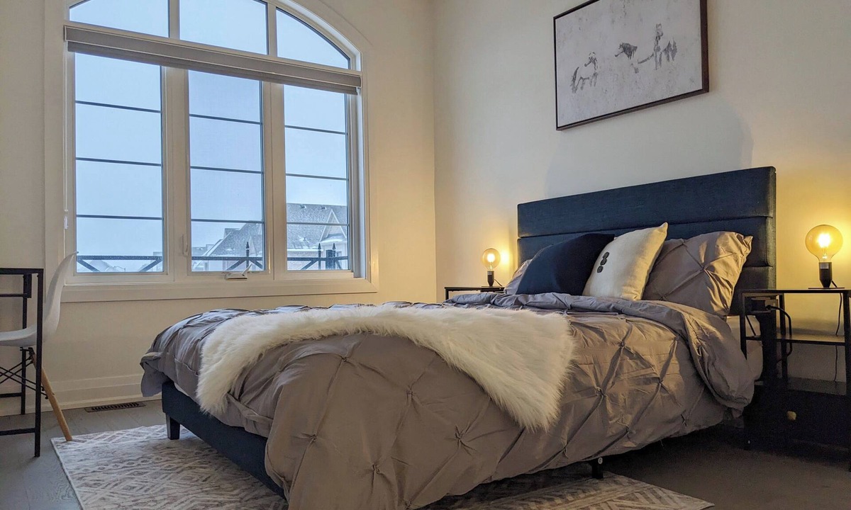 Halton Regional Municipality House | Spacious 4-bedroom house in peaceful Milton with WiFi, AC. Close to escarpment!