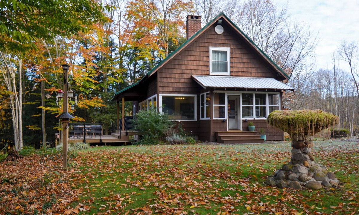 Colden House | Spacious 4-bedroom house with outdoor entertainment spaces in charming Colden