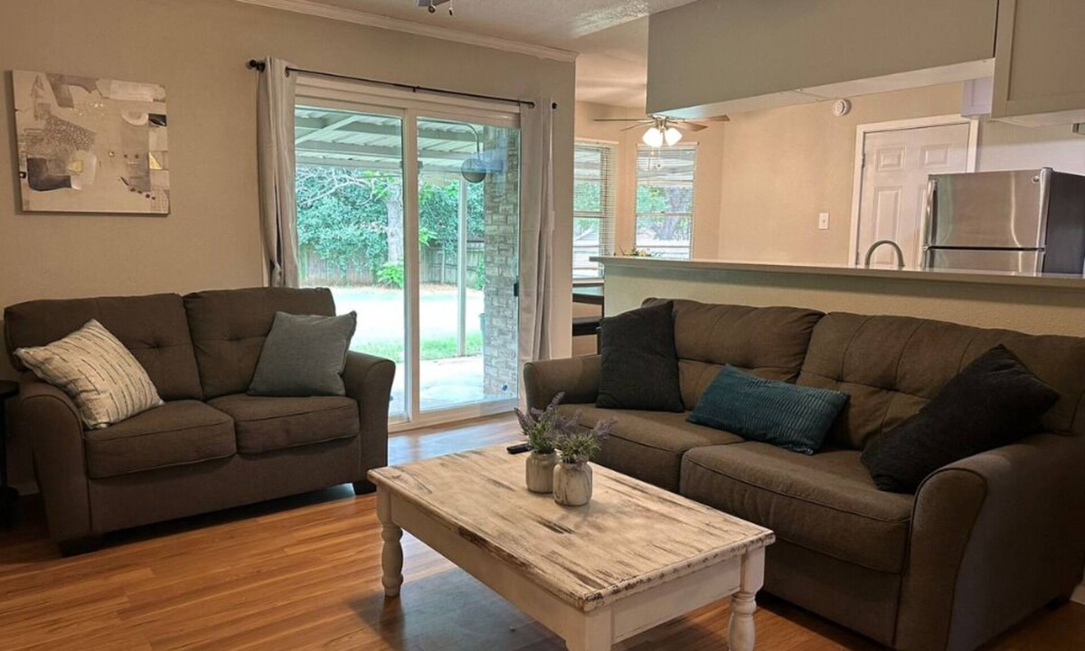 Euless House | Spacious 4-bedroom house in tranquil Euless with AC