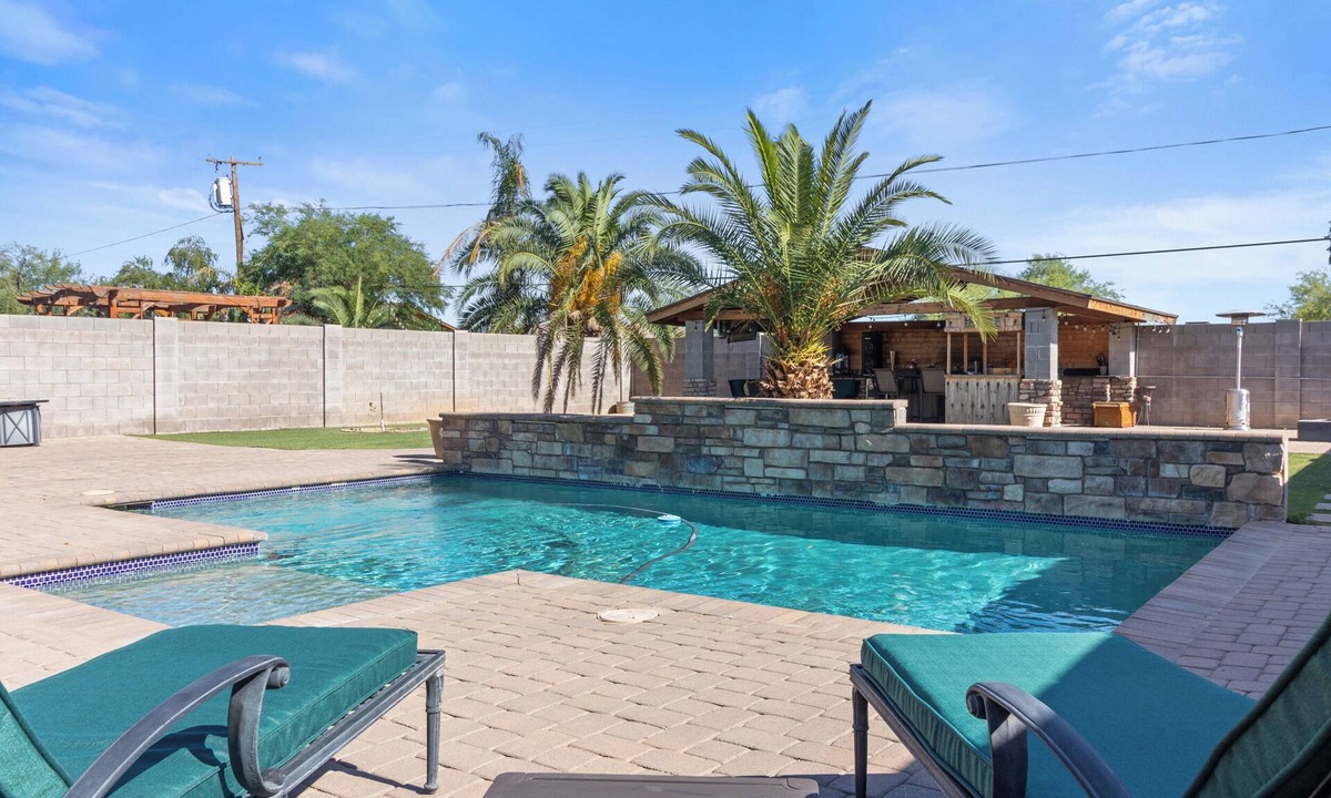 Paradise Valley Village House | Spacious 4-bedroom house in awesome Phoenix with AC
