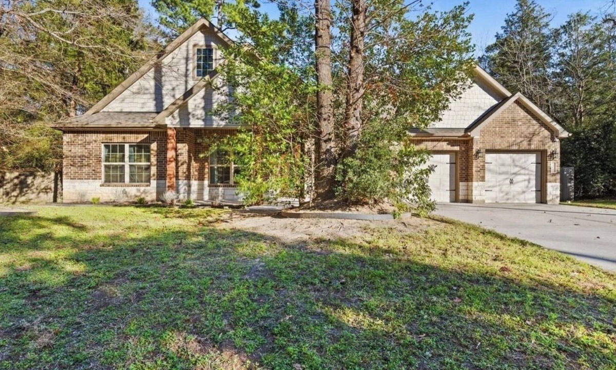 Willis House | Spacious 4-bedroom house located in a family friendly neighborhood