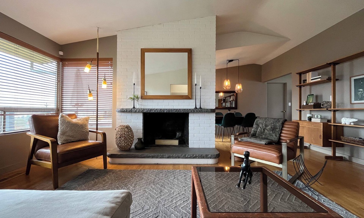 Renton House | Spacious 4-bedroom Mid Century Modern View Home in Renton