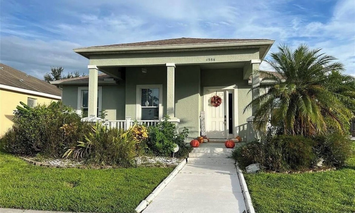 Trafalgar Village House | Spacious 4-bedroom Paradise Haven house close to Disney with Sauna & Pool