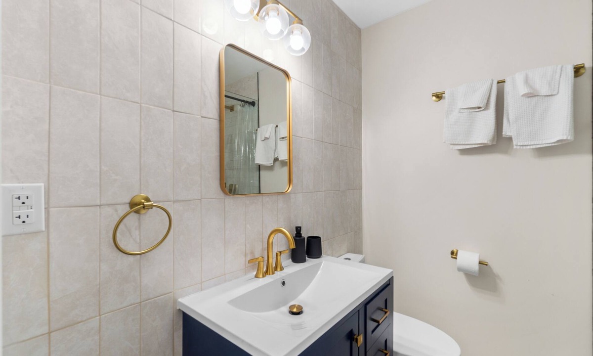 Bergen House | Spacious 4-bedroom house in beautiful Jersey City with Laundry