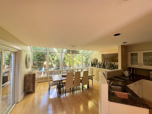Newtonbrook House | Spacious 4-Bedrooms Friendly House Toronto-Parking