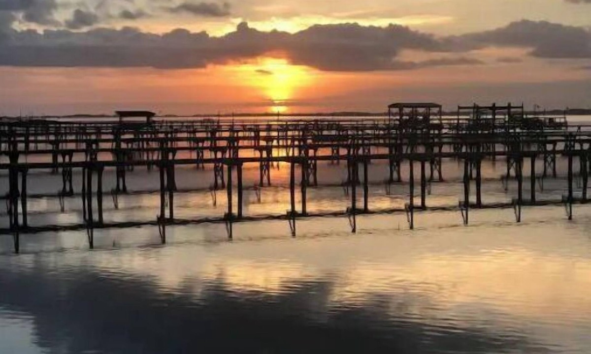 Riviera House | Spacious 4 br getaway. Riviera Beach/Baffin Bay