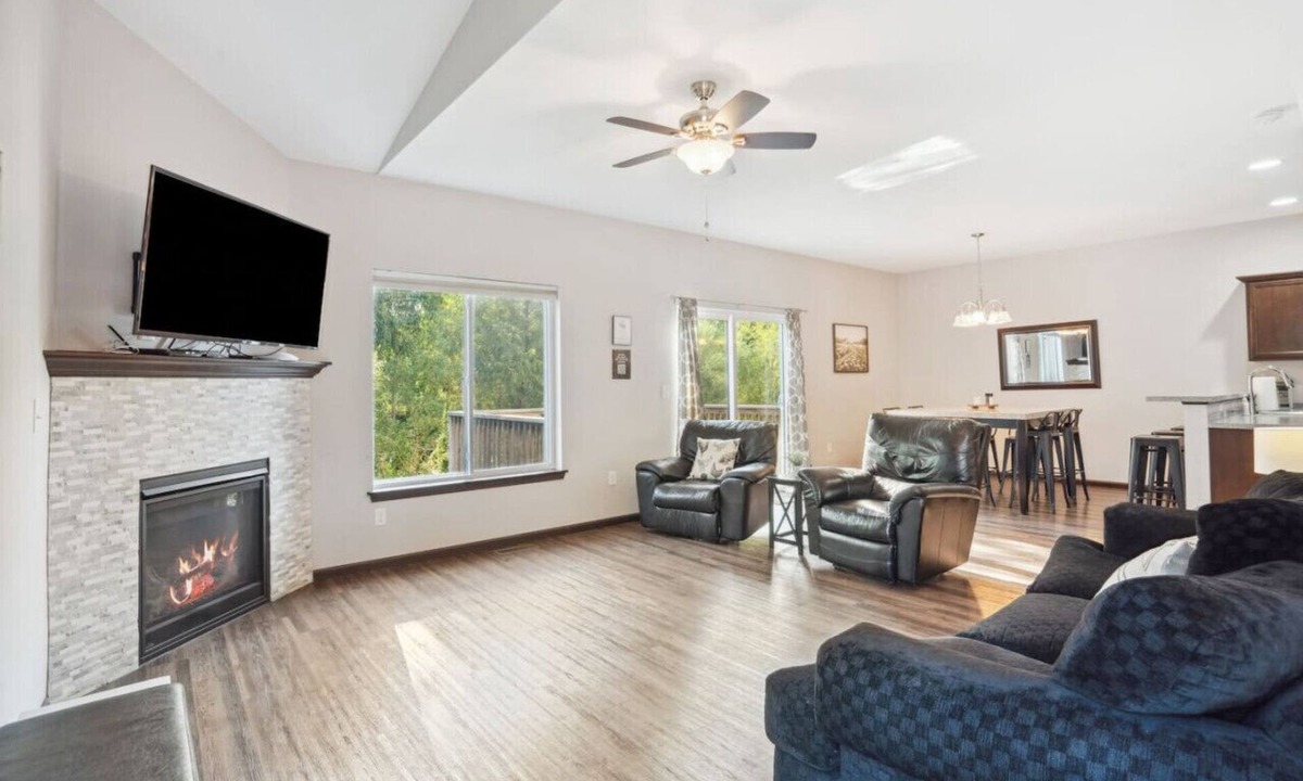 Little River-Academy House | Spacious 4 BR Home Convenient Location