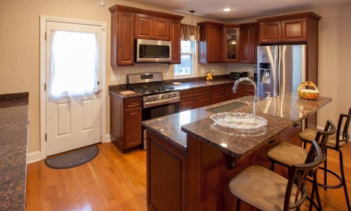 Mount Washington House | Spacious 4-BR Home – Open Concept, Deck & Parking!